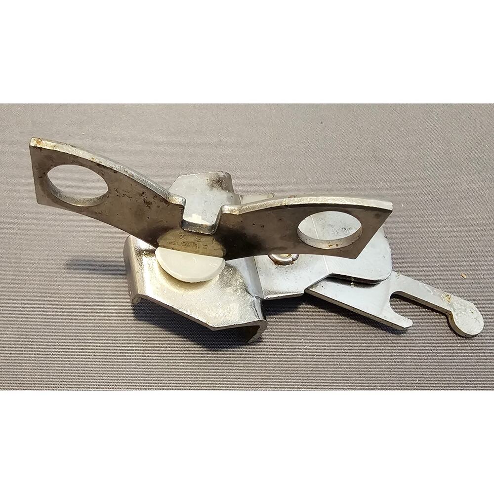 Vintage Heuck Manual Can Opener - works well - USA - Mini